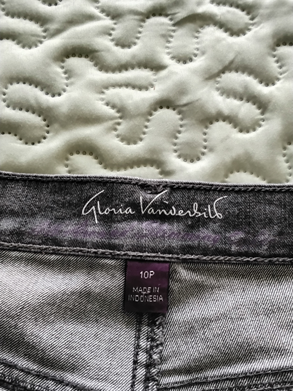 Gloria Vanderbilt Gray Denim Straight Leg‎ Jeans - Picture 5 of 6